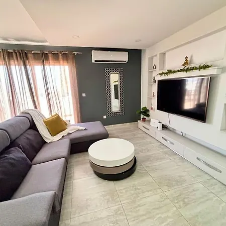 Elegant 2 Bedroom Penthouse St Julians Stj110