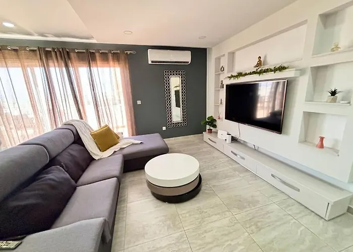 Elegant 2 Bedroom Penthouse St Julians Stj110 *