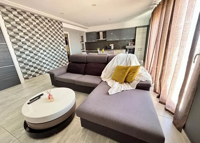 Elegant 2 Bedroom Penthouse St Julians Stj110 *