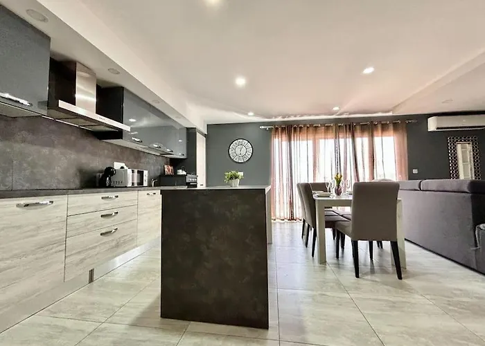 아파트 Elegant 2 Bedroom Penthouse St Julians Stj110 Saint Julian's