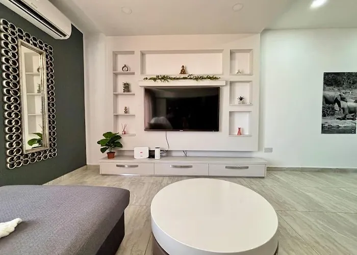 Elegant 2 Bedroom Penthouse St Julians Stj110 *